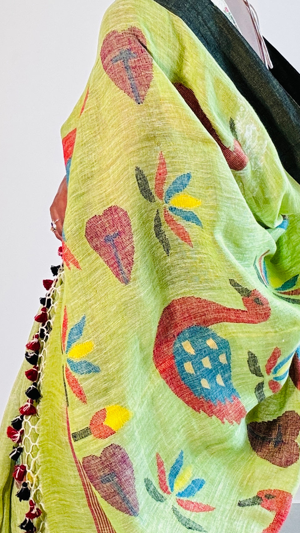 Handwoven Pure linen Jamdani saree