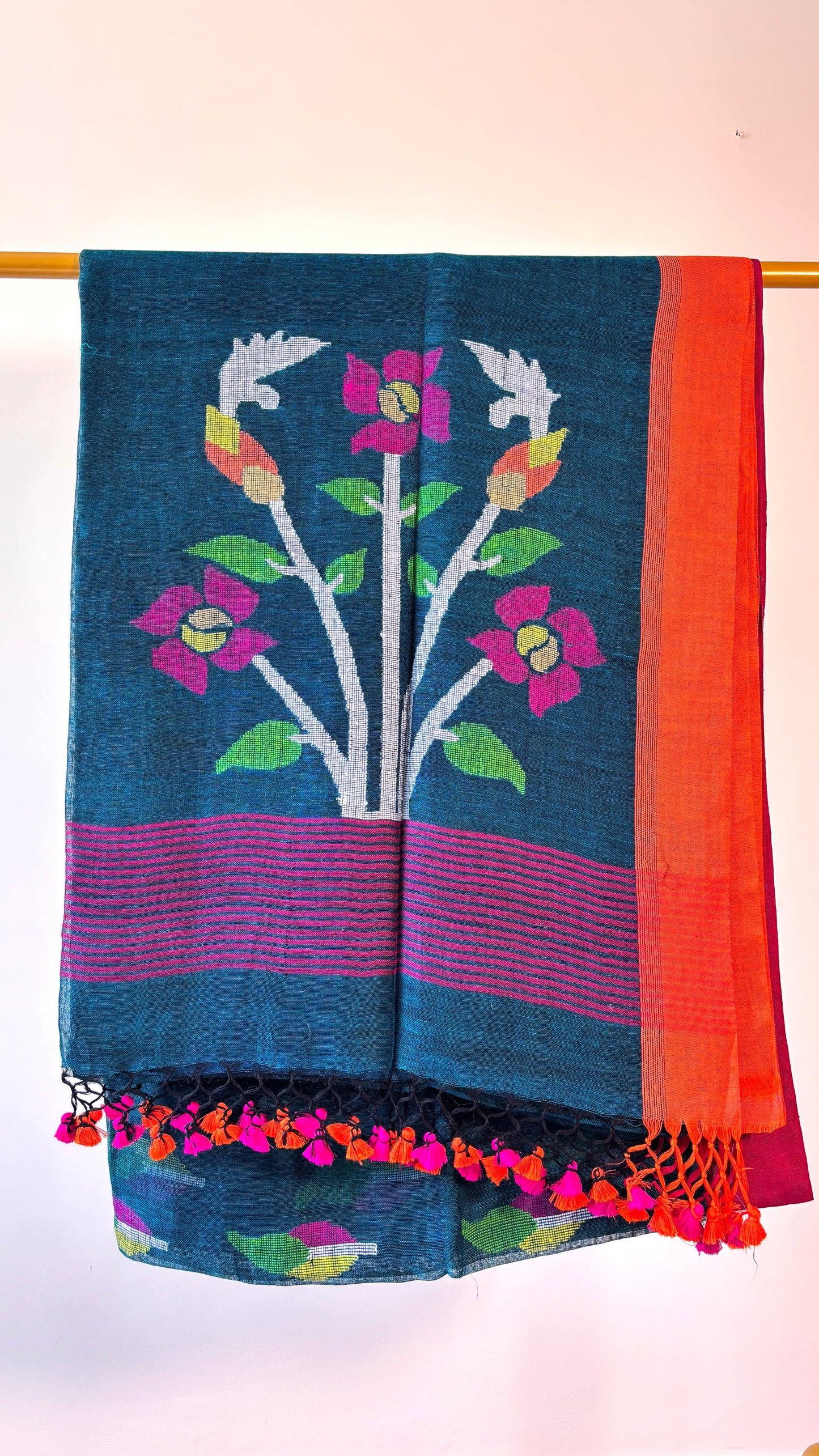 Handwoven Pure linen Jamdani saree