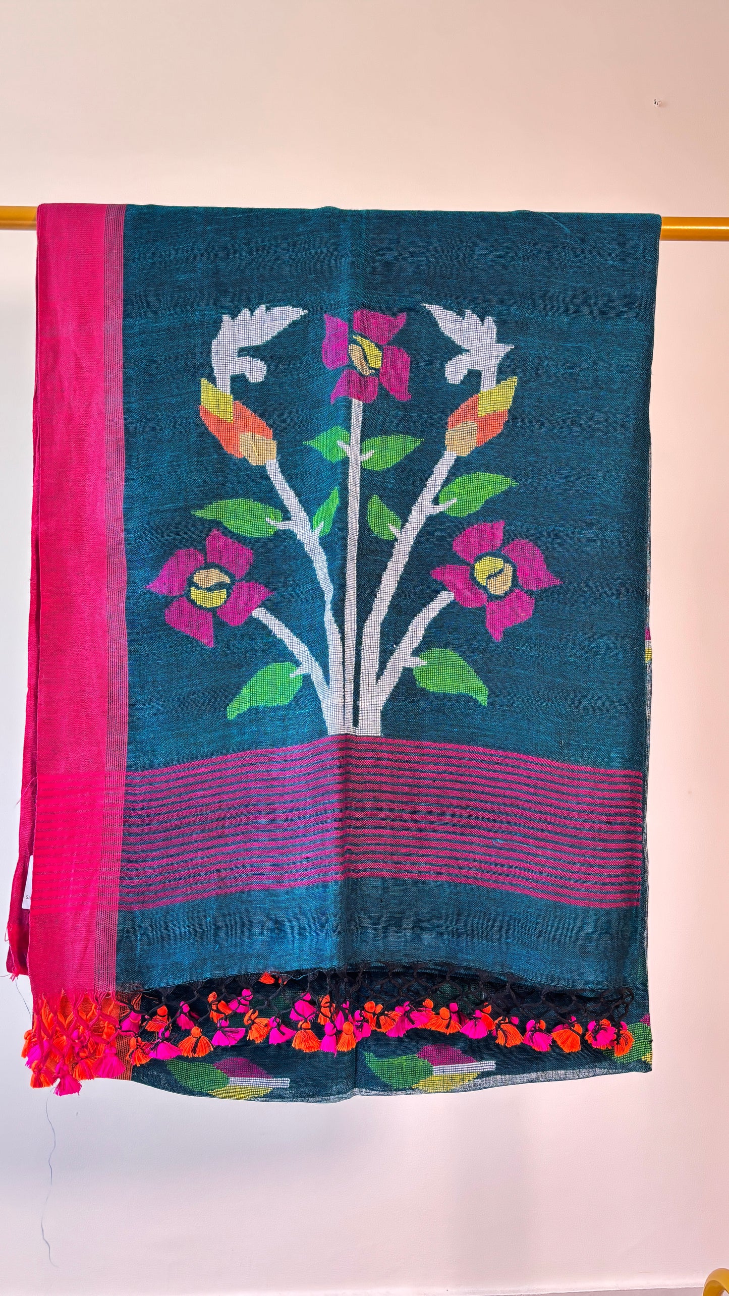 Handwoven Pure linen Jamdani saree