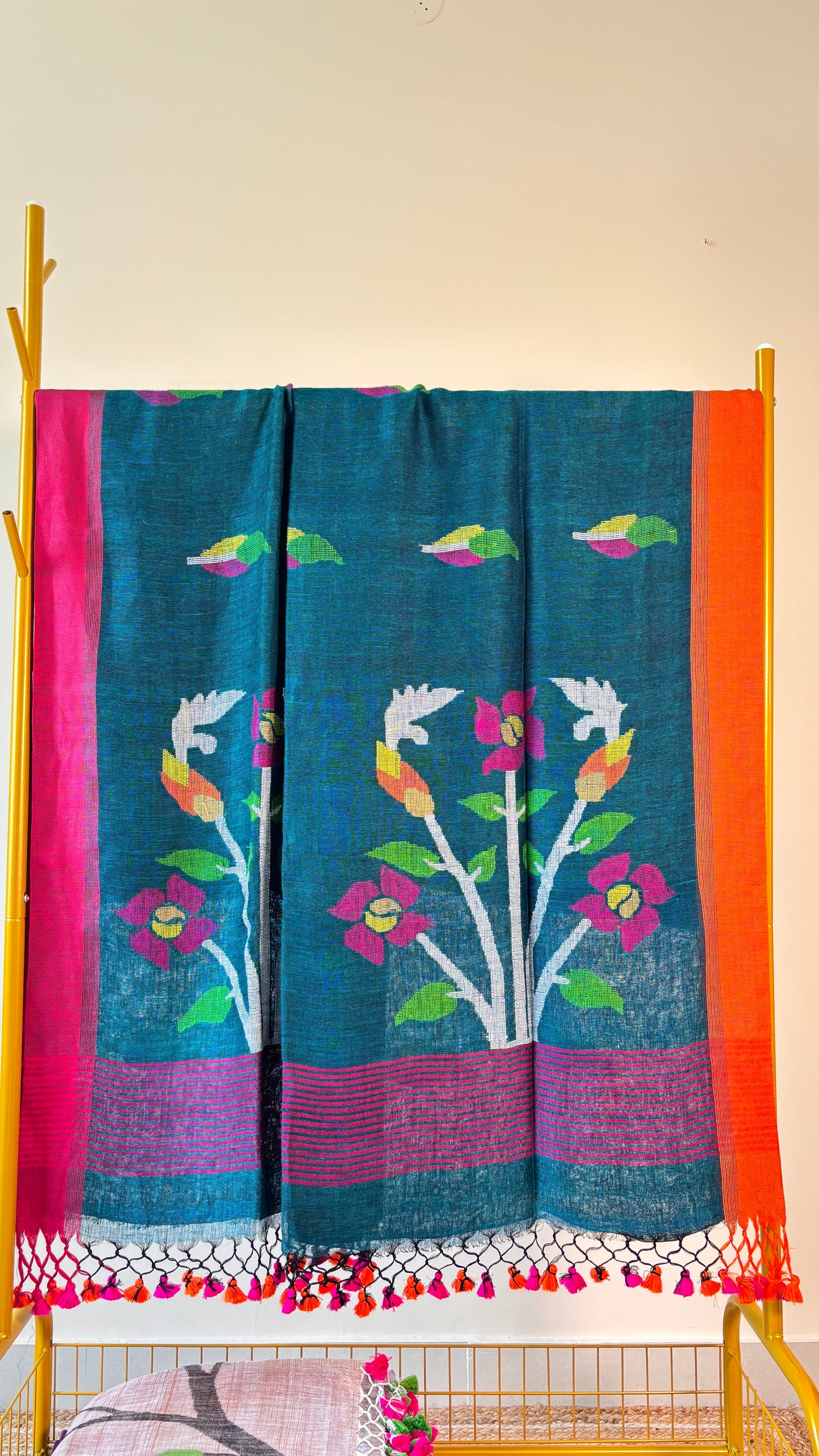 Handwoven Pure linen Jamdani saree