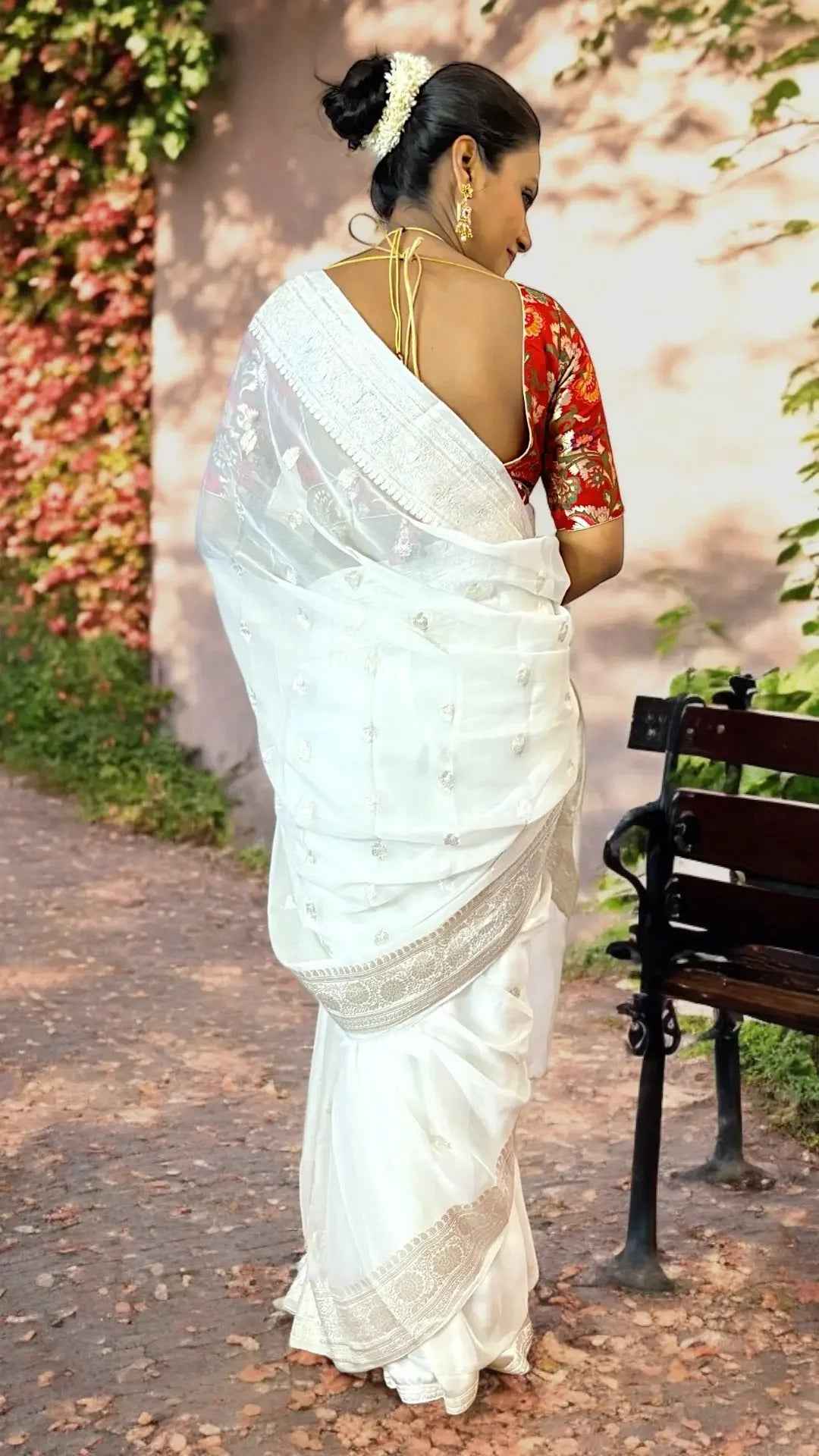 Pure Chiffon ivory Handloom Banarasi Saree